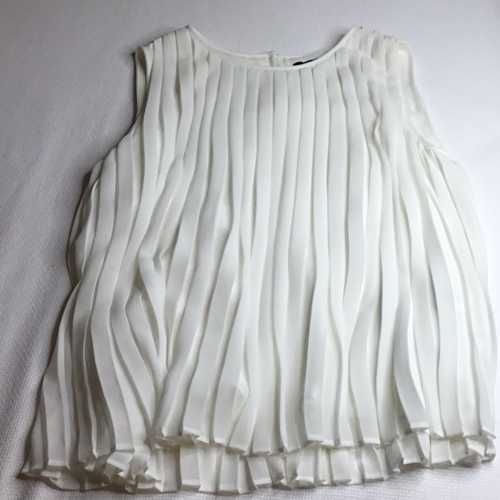 Zara white pleated sleeveless blouse